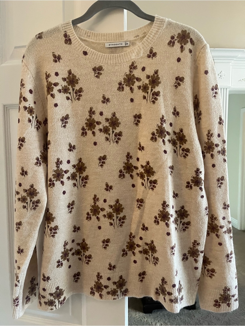 Staccato Cream Crewneck Sweater with Floral Print